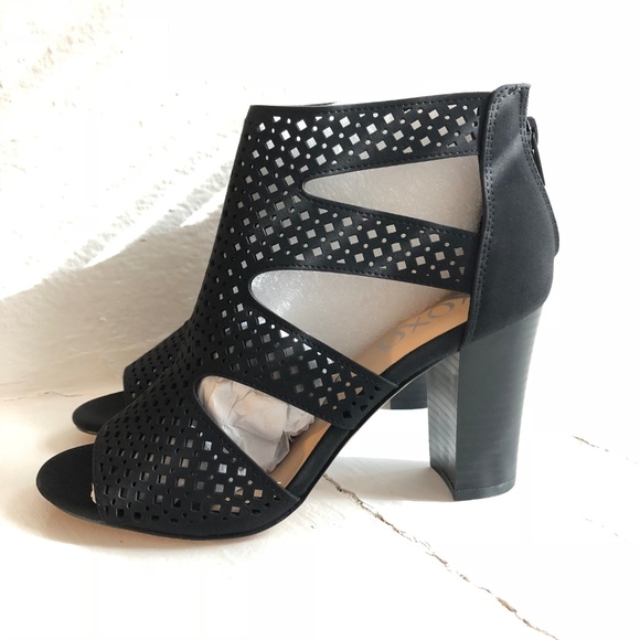 *NEW* XOXO Sandals - Picture 2 of 7